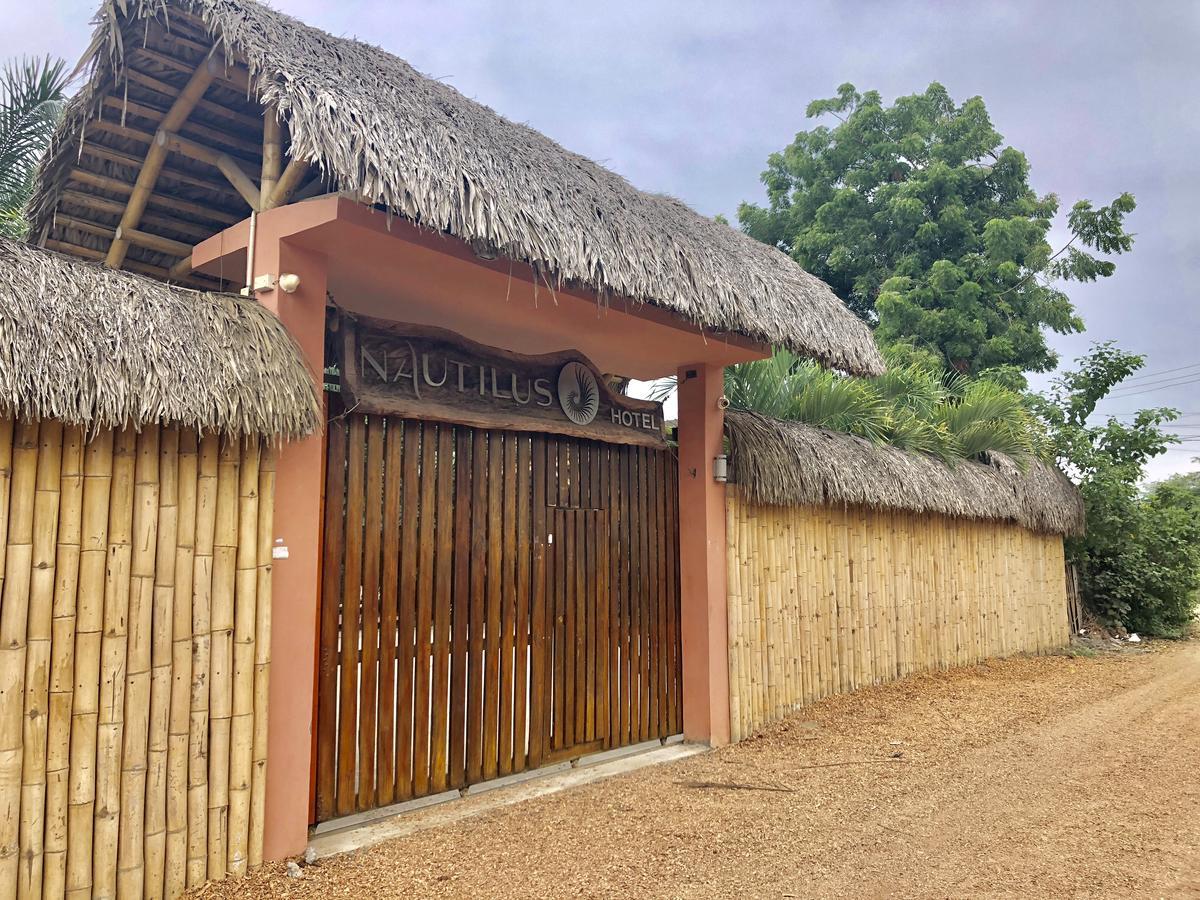 Nautilus Lodge Puerto Lopez Exterior photo
